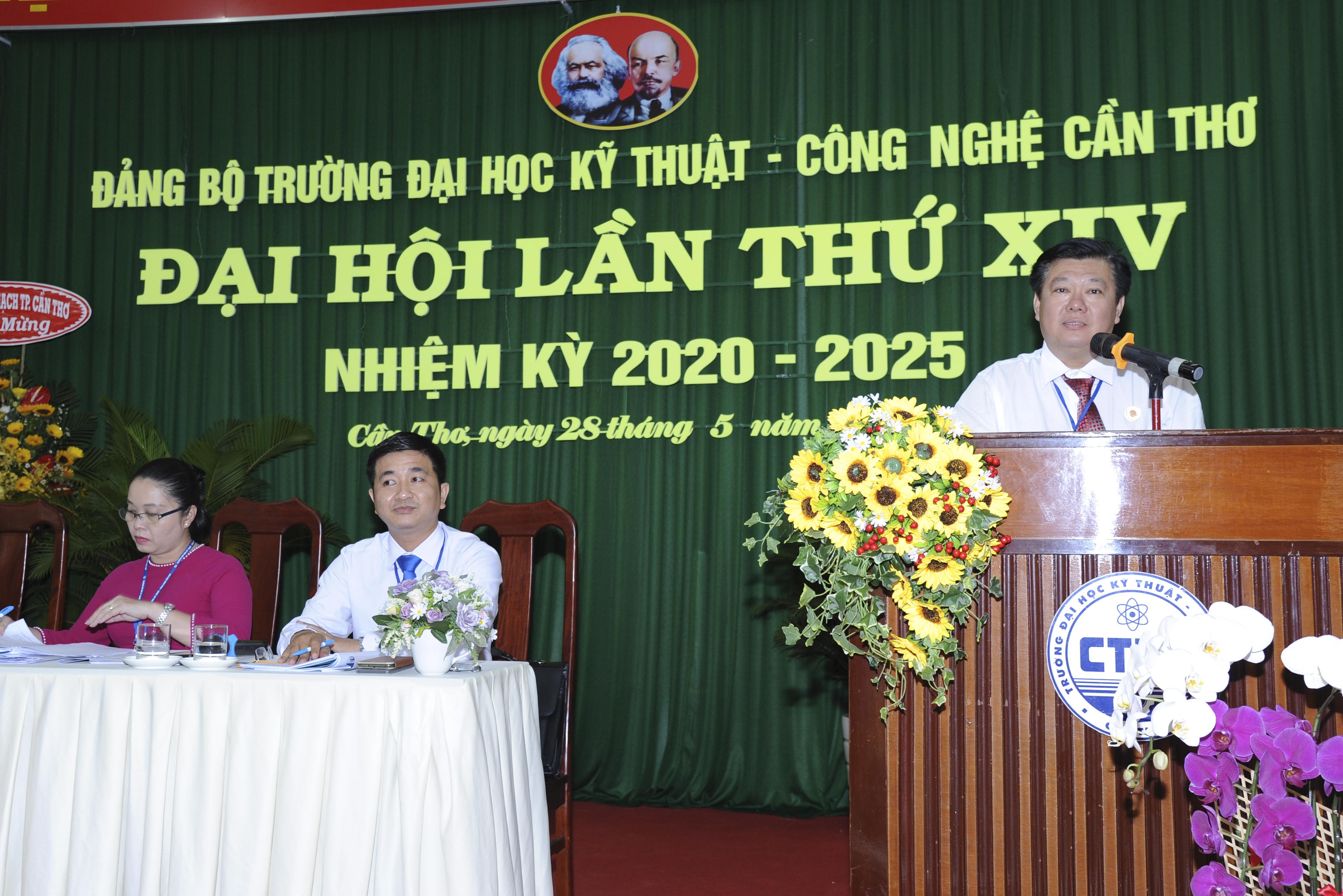 Đ/c Hồ Truyền Thống P. Bí Thư Đảng ủy Khối CQ DCĐ phát biểu chỉ đạo tại Đại hội